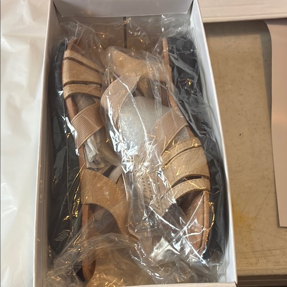 Elegant Beige Sandals - Picture 7 of 7